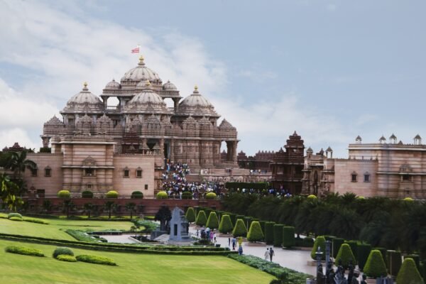 Akshardham Temple in Delhi: A Spiritual and Architectural Marvel