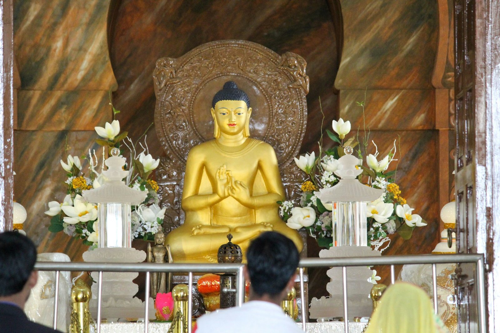 Trip to three lakes with experience of presence of Mahavira and Buddha